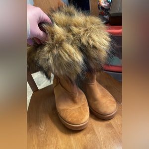 Fur boots